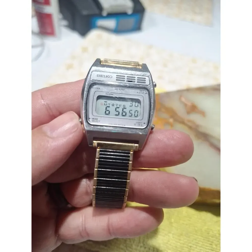 Vintage Seiko A638-5009 LCD Digital Alarm Watch Japan 1980s Quartz 33mm